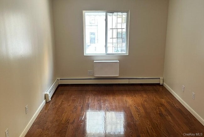 Building Photo - 858 E 175th St