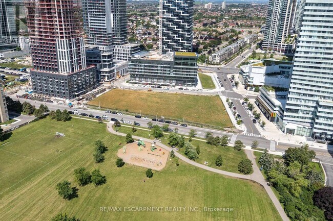 Photo du bâtiment - 448 Burnhamthorpe Rd W