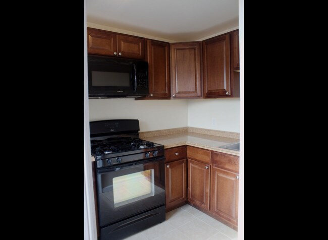 Kitchen - 1644 E Cold Spring Ln