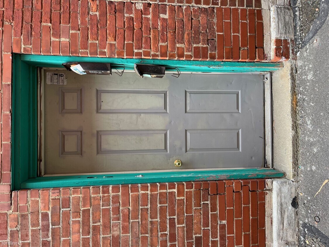 Primary Photo - 1 br, 1 bath Triplex - 106 E Main St Apt A