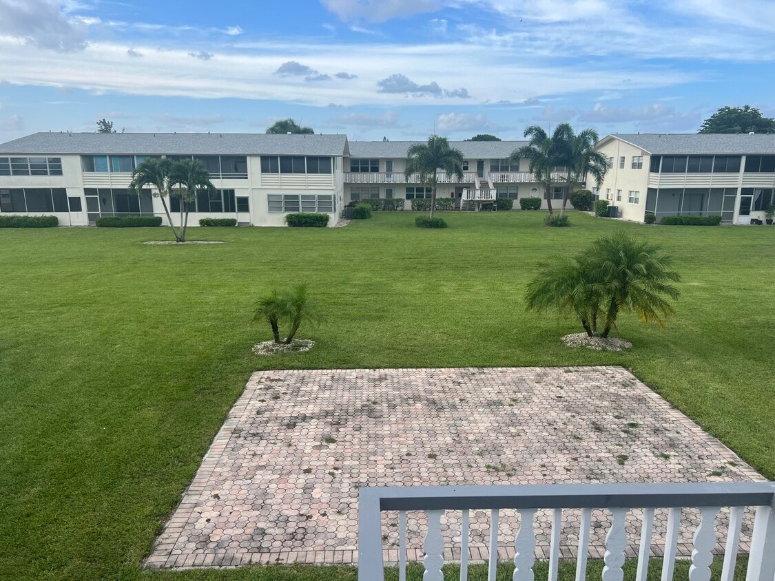 237 Camden M Unit J, West Palm Beach, FL 33417 Condo for Rent in West