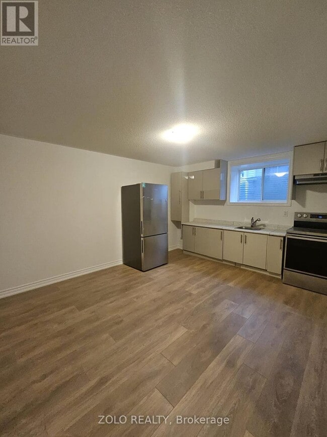 Photo du bâtiment - 100 W Oak Trl