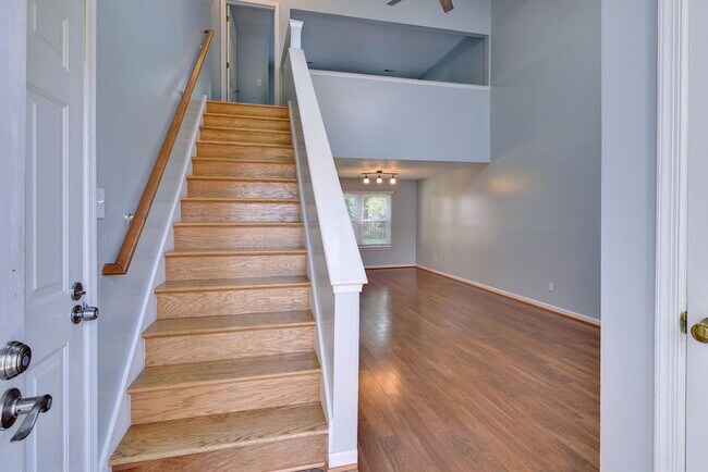 Building Photo - Well Maintained Coventry Home