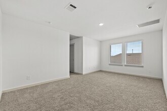 Building Photo - 207 William Ln