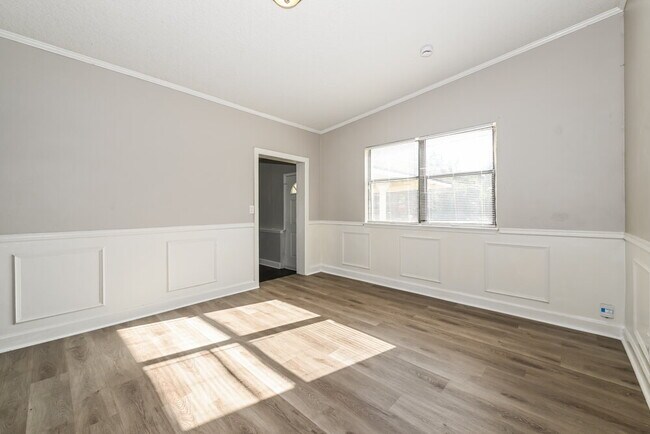 Foto del edificio - 2611 Lowes Pl