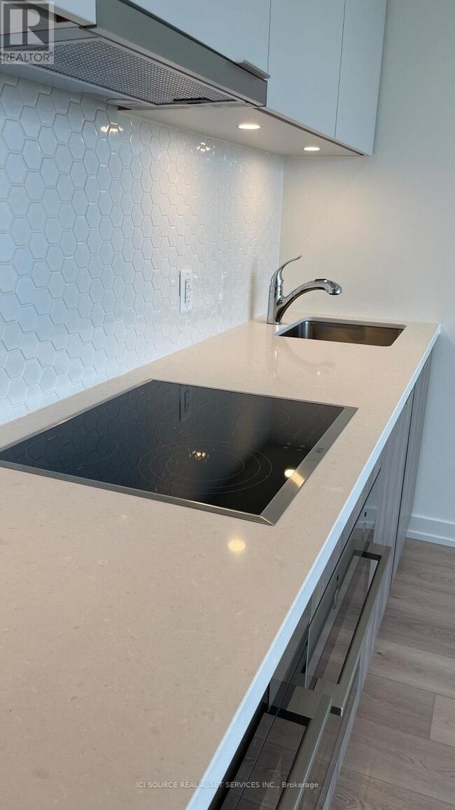 Building Photo - 158 Front St E