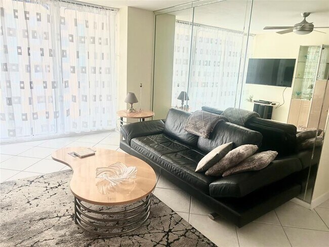 Foto del edificio - 111 Briny Ave