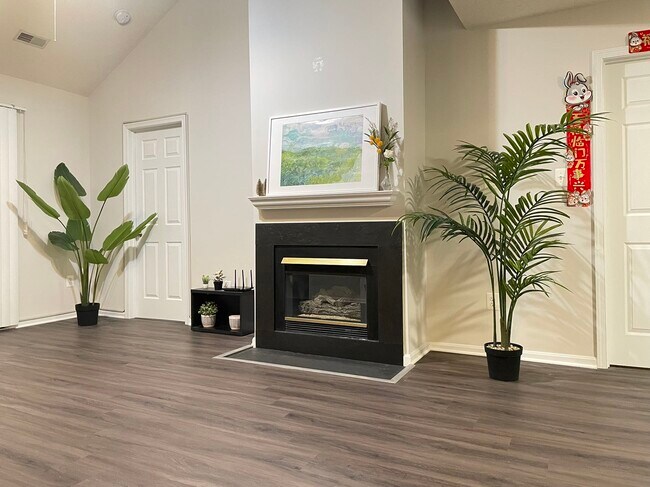 Foto del edificio - 10016 Vanderbilt Cir