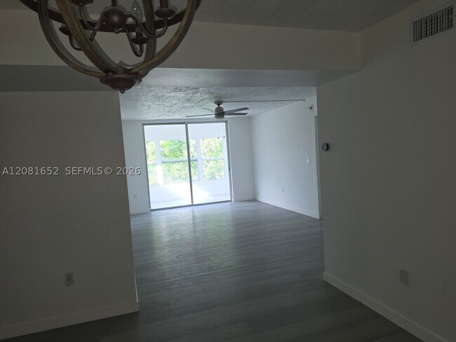 Foto del edificio - 7300 NW 17th St