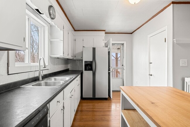 Building Photo - 9-11 Cross St