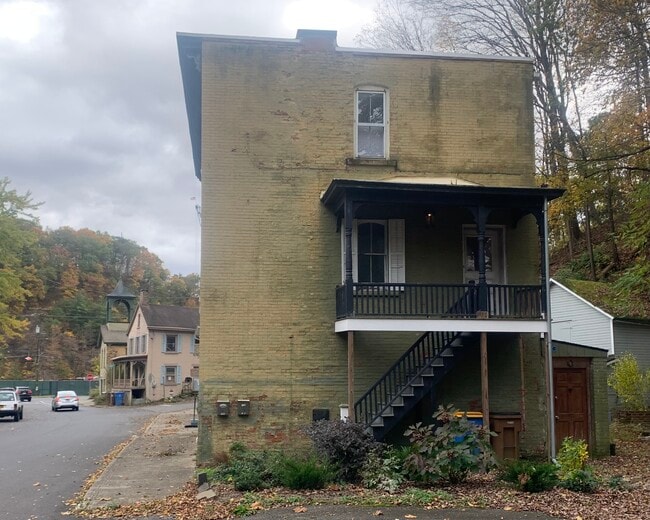 Building Photo - 19 Dunn St