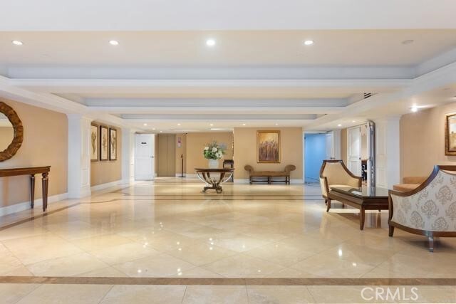 Building Photo - 321 N Oakhurst Dr