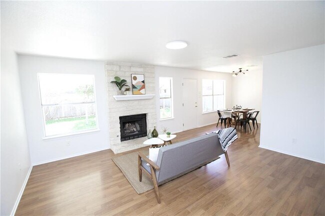 Building Photo - 1305 Green Terrace Dr