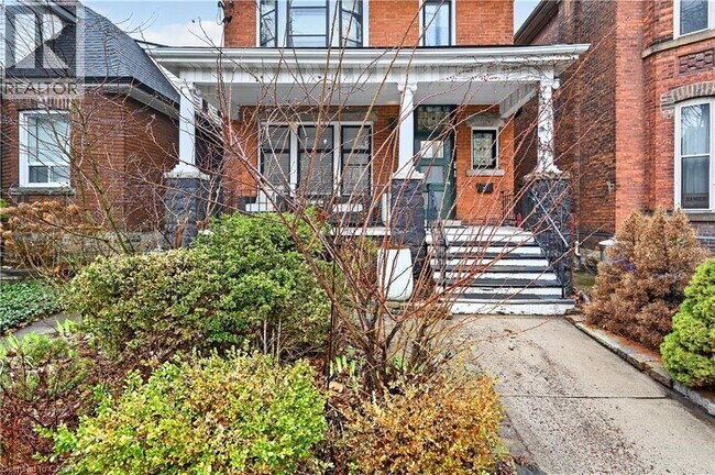 Photo du bâtiment - 63 West Avenue N