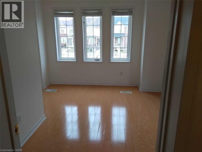 Photo du bâtiment - 2502 Postmaster Dr