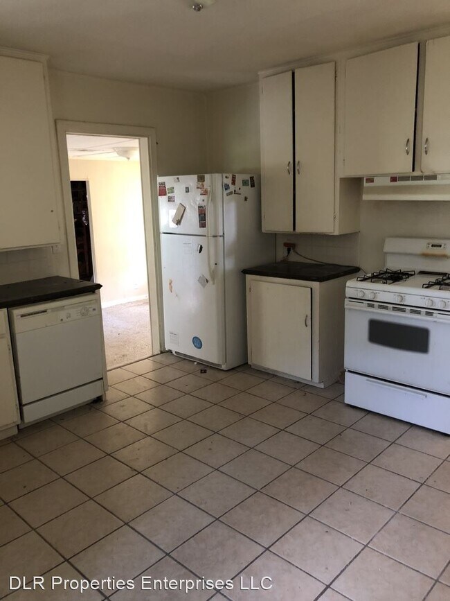 Building Photo - 3 br, 1 bath House - 703 N. New Haven Ave