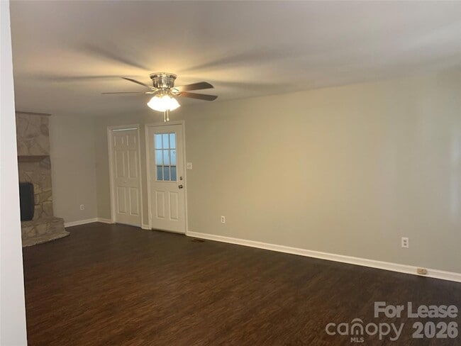 Building Photo - 2995 Wonderland Ln