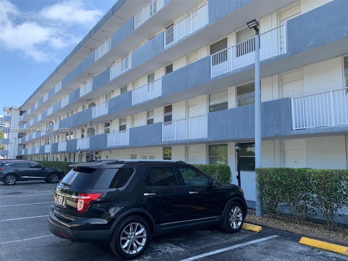 1801 S Treasure Dr Unit 109, North Bay Village, FL 33141 Condo for Rent in North Bay Village