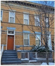 Building Photo - 819 27th St