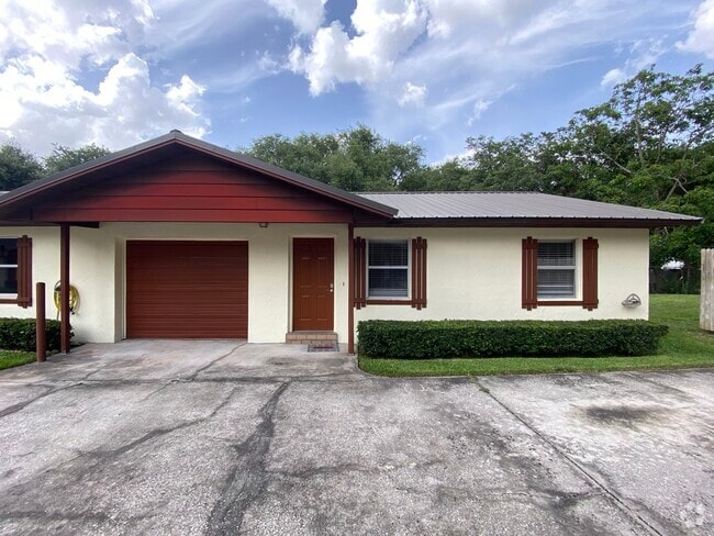 Building Photo - 2368 Lake Dr NW