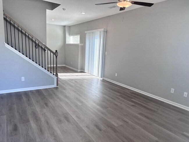 Building Photo - 3 Bed | 2.5 Bath | 1 Car Garage Duplex in Pleasant Hill