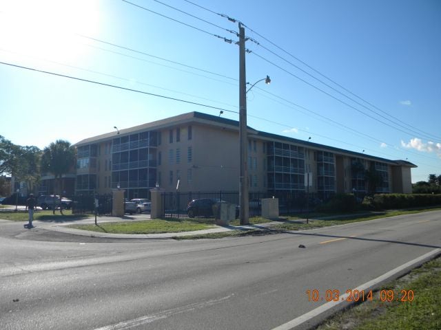 Photo - 4848 NW 24th Ct (Lauderdale Lakes, FL) Apartment