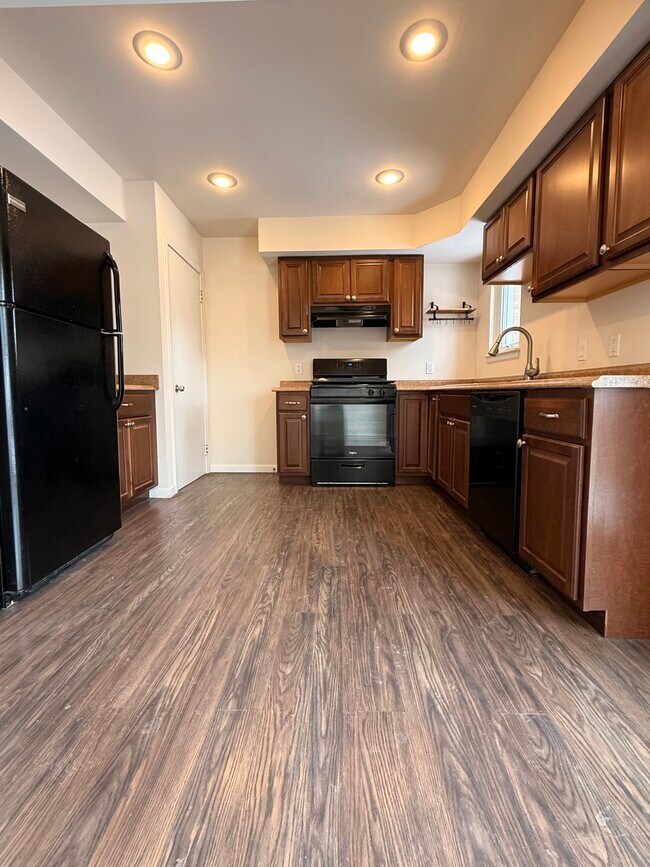 Foto del edificio - 130 E Farnum Ave