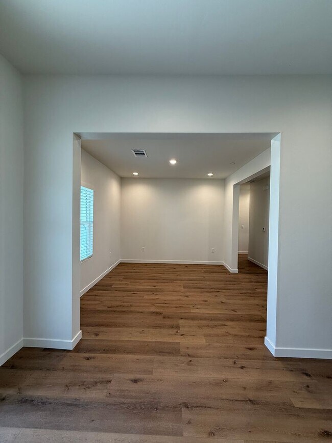 Building Photo - 16806 Mairs Dr