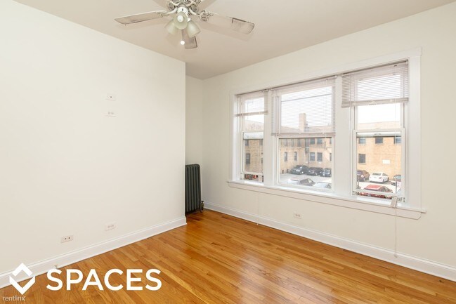 Building Photo - 4751 N Clark St