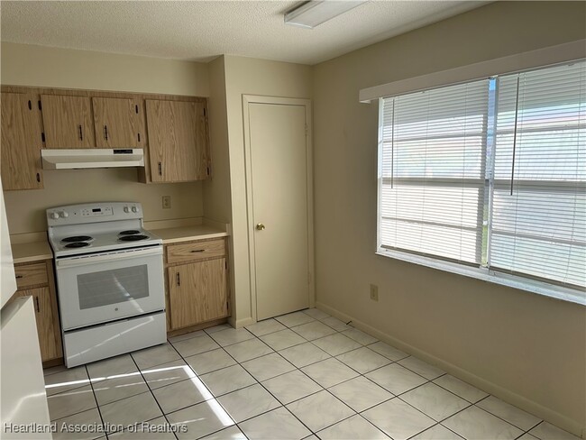 Building Photo - 7416 Valencia Rd