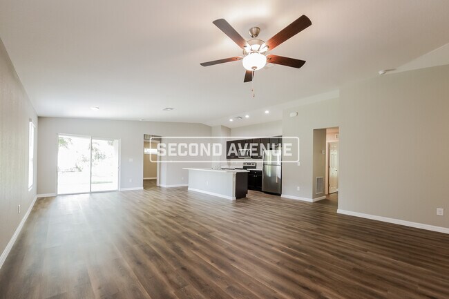 Building Photo - 1423 NE 16th Pl