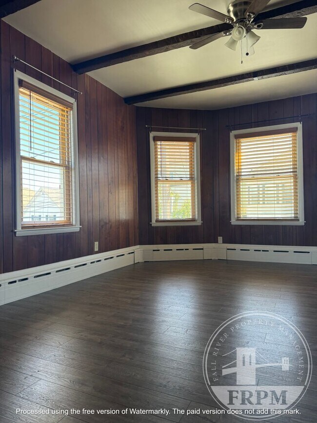 Foto del edificio - 463-465-465 Sawyer St