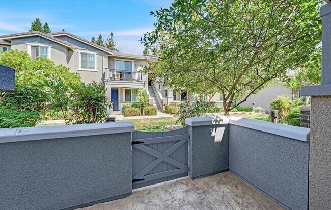 Foto del edificio - Stunning Ground-Floor 2 bd, 2 ba- Danville...