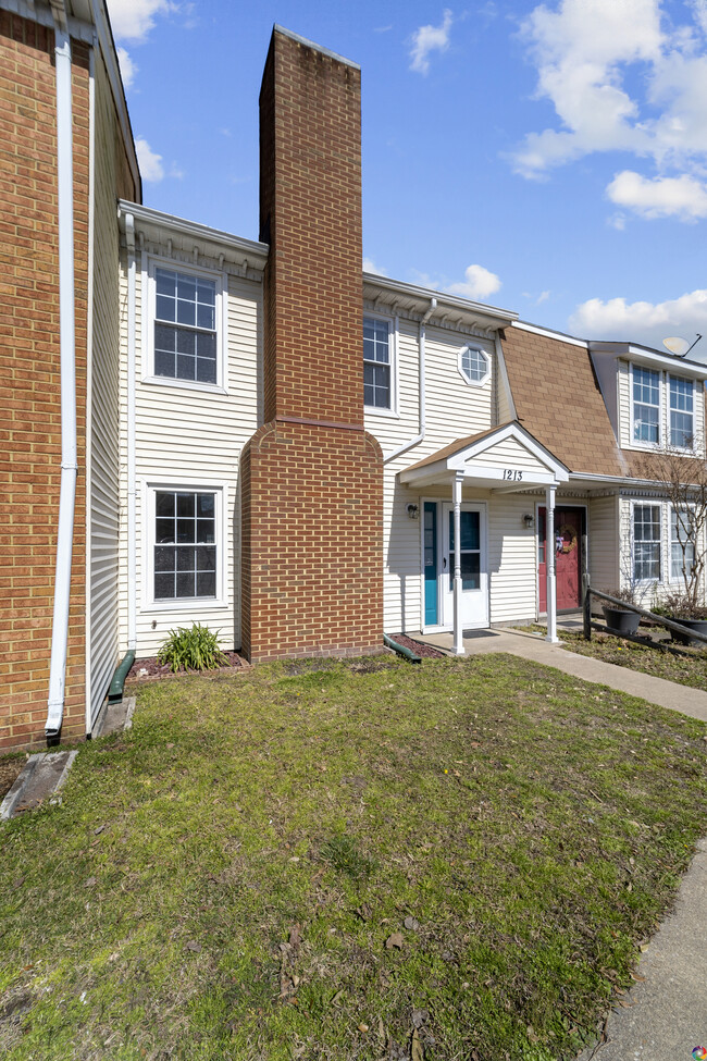 Building Photo - 1213 Basswood Ct