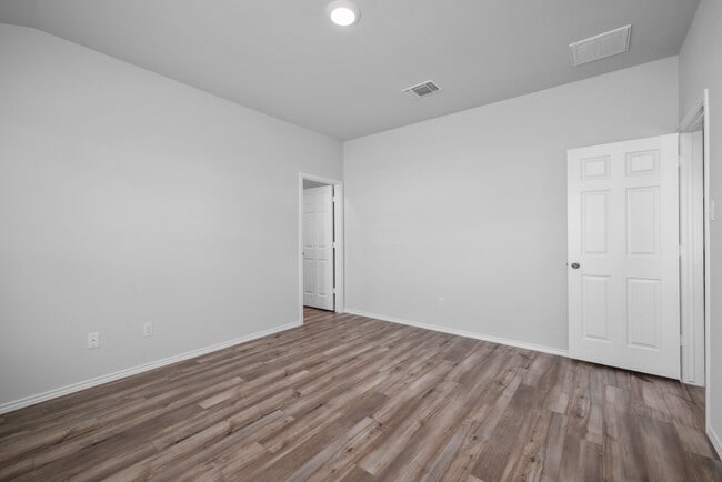 Building Photo - 1203 Eaton Dr