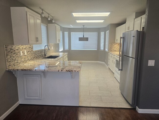 Building Photo - 3 bed 2 bath Home for Rent in Grants Pass