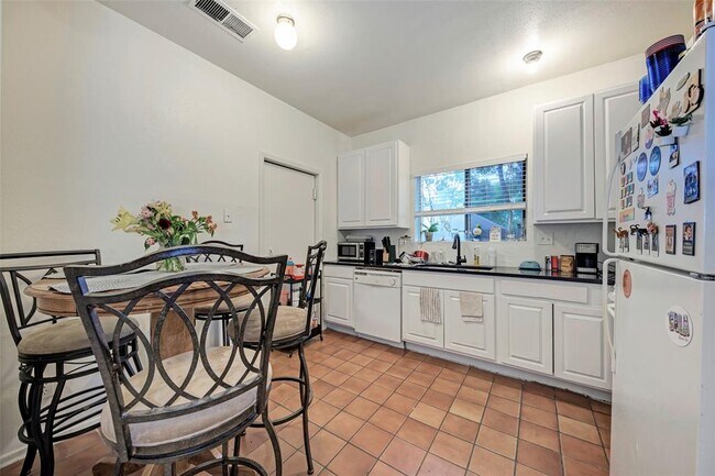 Foto del edificio - 3102 Cedar St