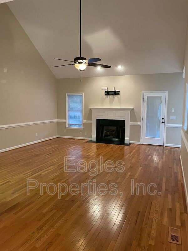 Foto del edificio - 608 Adler Ln