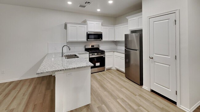 Foto del edificio - Welcome to Brand New Masonwood featuring this 3 Bedroom 2 Bath 2 Car Garage Duplex in a Great loc...