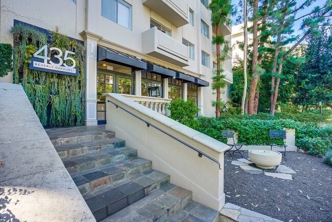 Foto del edificio - 435 N Oakhurst Dr