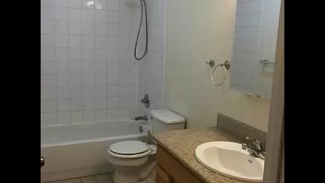 bathroom - 1253 Lakeview Cir