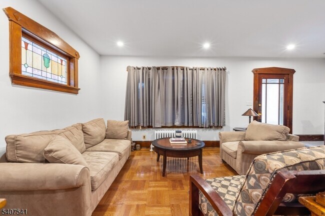 Foto del edificio - 199 E 7th St