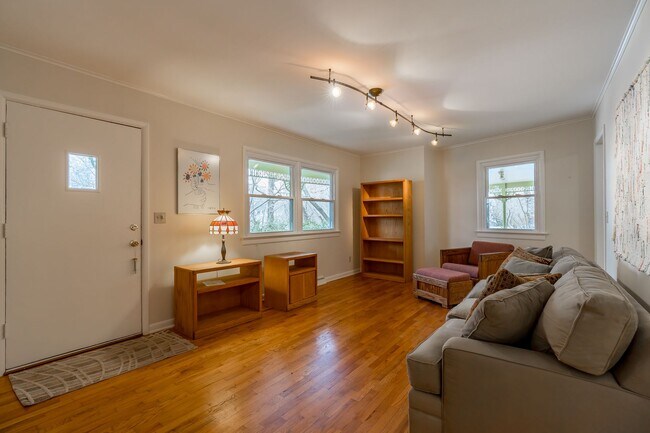 Foto del edificio - Adorable 3BR home on 1.65 Acre Park-Like S...
