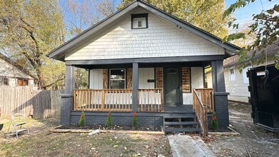 Building Photo - 4907 Chestnut Ave