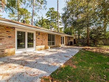 Building Photo - 324 Robin Hood Dr