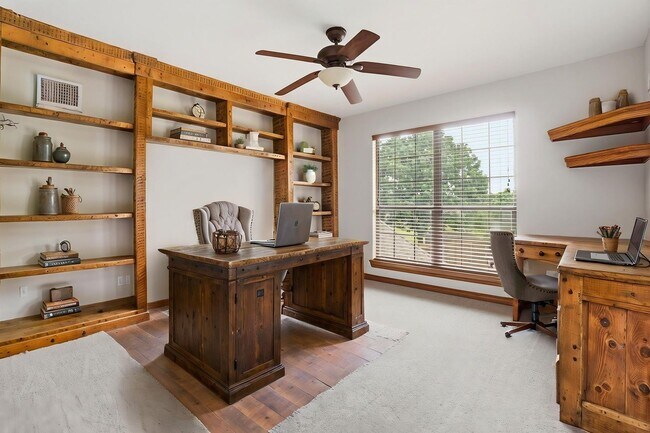 Foto del edificio - Beautiful & Newly Renovated 3 Bed & 2 Bath House in Heritage Hills with Private Pool