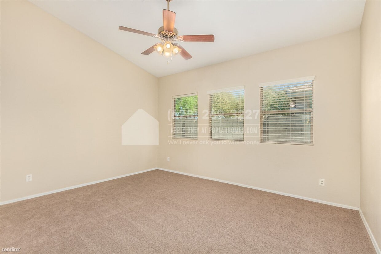 Building Photo - 4 br, 2 bath House - 17040 W Zuni St -