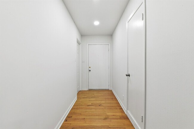 Building Photo - 7138 Mobud Dr