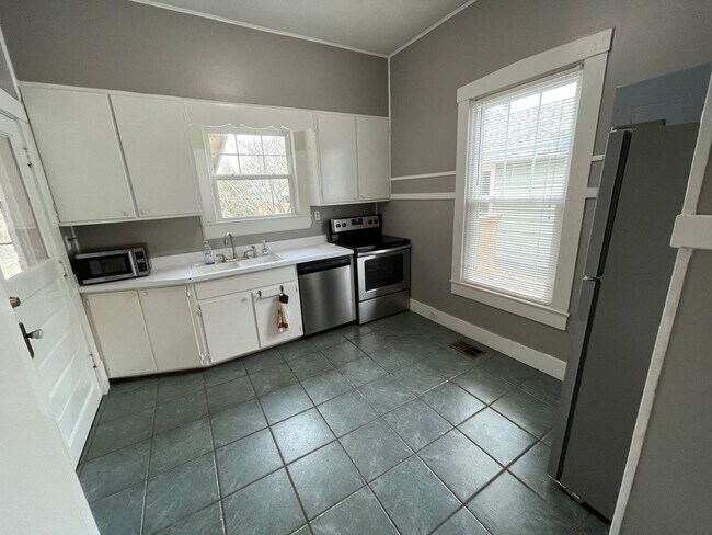 Foto del edificio - Pensacola - East Hill - 2 Bedroom, 1 Bathroom