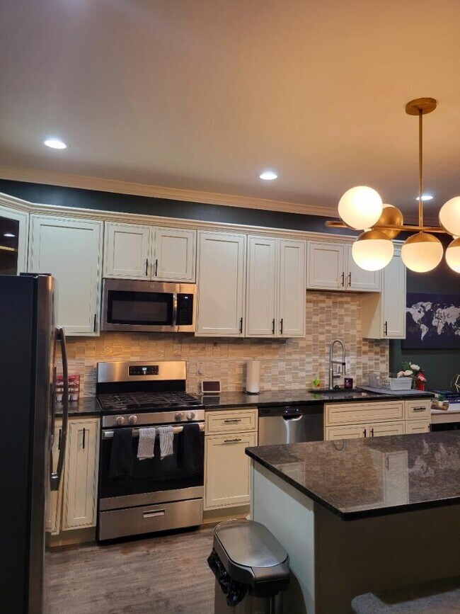 Building Photo - 3438 California Ave